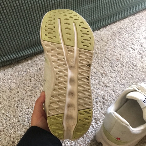 On cloud sneakers - Picture 7 of 7